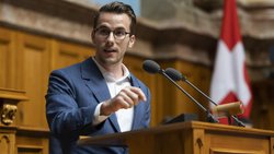Le parlementaire zurichois PLR Andri Silberschmidt-Buhofer soutient un projet permettant aux hôpitaux et aux assureurs de convenir des tarifs indexés sur la qualité des prestations.
