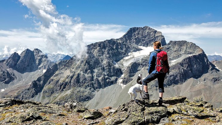 Patrimoine mondial de l’Unesco, l’itinéraire de la Bernina offre une vue à couper le souffle sur le Piz Julier.