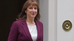 La  Chancelière de l'Échiquier Rachel Reeves doit composer avec un environnement incertain, marqué par la guerre commerciale et le conflit au Moyen-Orient (archives).