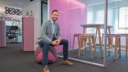 Nicolas Caloz, responsable du programme CorporateCare au Groupe Mutuel. L'assureur collabore avec un ergonome pour prévenir les troubles musculosquelettiques.