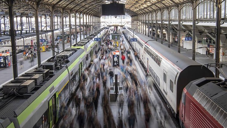 Le train, plus respectueux du climat, est souvent plus cher que l'avion lorsqu'on voyage en Europe, selon une étude de Greenpeace. (image d'illustration)