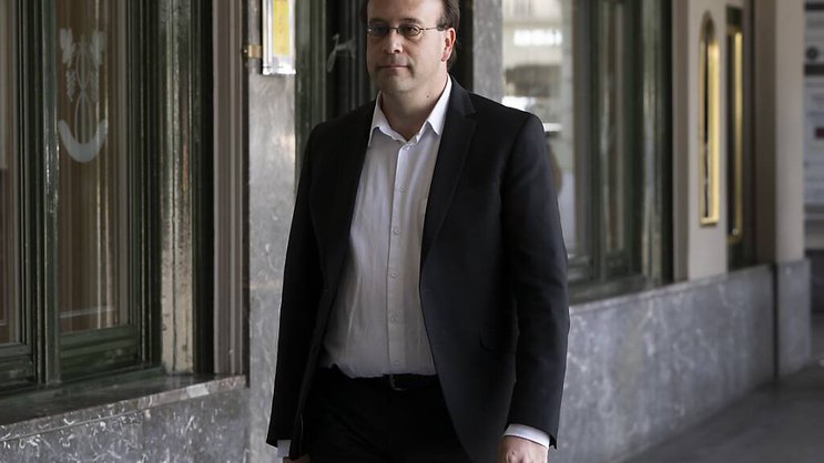 Henrique Schneider ne sera pas directeur de l'Union suisse des arts et métiers. Le parlement de l'usam a confirmé l'annulation de son élection.