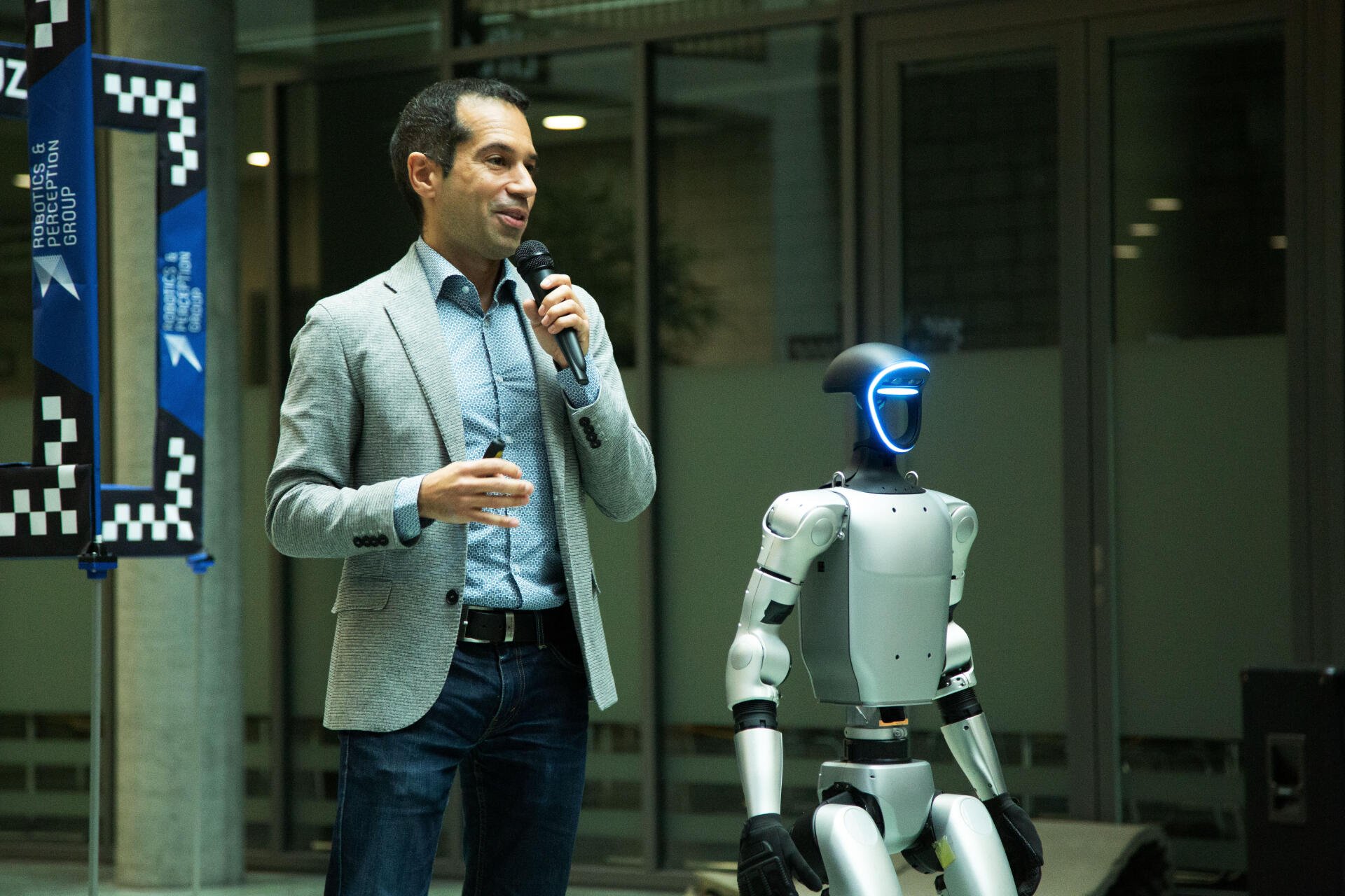 A l’Université de Zurich, le robot humanoïde G1 de la société chinoise Unitree a été présenté pour la première fois en Suisse en novembre 2024.