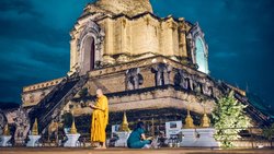 Chedi Luang, un temple bouddhiste très populaire dans le centre historique de Chiang Mai.