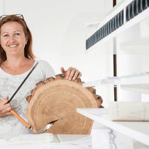 Natacha Buthey a repris le flambeau familial en 1996 et dirige le Laboratoire romand de dendrochronologie.
