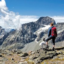 Patrimoine mondial de l’Unesco, l’itinéraire de la Bernina offre une vue à couper le souffle sur le Piz Julier.