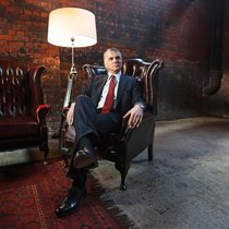 Le directeur général d’UBS, Sergio Ermotti, engagé pour piloter l’absorption de Credit Suisse, a perçu entre avril et décembre 2023 un total de 14,4 millions de francs entre salaire fixe et divers bonus. Ce salaire équivaut 84'000 francs par jour. Son prédécesseur, Ralph Hamers, avait, à titre de comparaison, encaissé 12,6 millions pour l’ensemble de 2022.