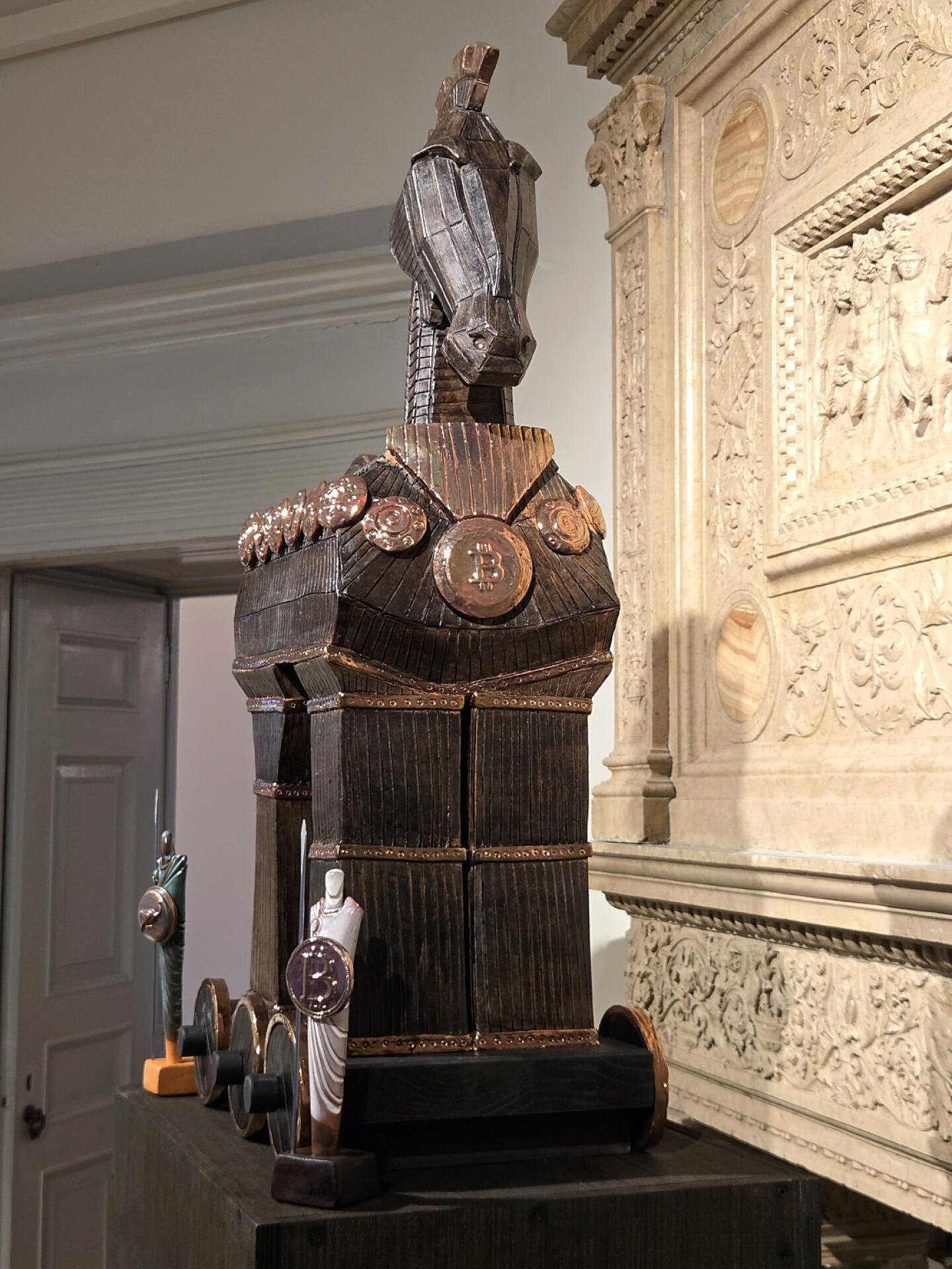 «Trojan Horse» par l’artiste italien Antonio Batzu, exposé à la conférence Plan ₿ à Lugano