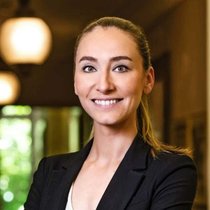 Pour Marine Estrem, directrice de la Clinique Valmont, le CV et la lettre de motivation ne sont plus des impératifs dans le recrutement.