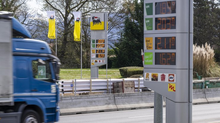 Hausse du carburant: en cas de choc géopolitique, le prix de l'essence augmente immédiatement, mais met ensuite des semaines à redescendre.