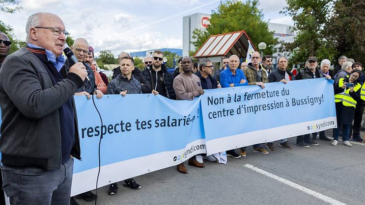 Les employés de l'imprimerie de Bussigny ont notamment reçu le soutien de Pierre-Yves Maillard lundi matin.