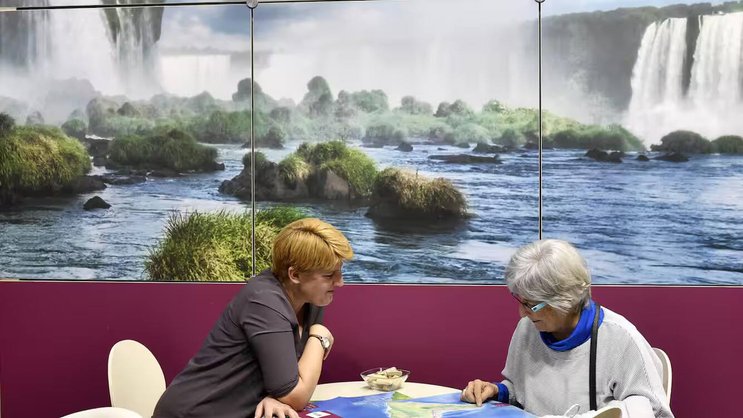 Les touristes souhaitent souvent un conseil personnalisé. C'est pourquoi les collaborateurs des agences de voyages sont à nouveau recherchés.