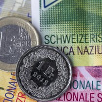 En 2026, la vigueur du franc suisse permet aux voyageurs helvétiques de préserver leur pouvoir d'achat, rendant les séjours dans la zone euro, en France ou en Norvège particulièrement abordables. Toutefois, l'inflation locale vient nuancer cet avantage, rendant des destinations autrefois très compétitives comme la Turquie moins attractives, au profit du Portugal ou de opportunités sur le marché suisse.