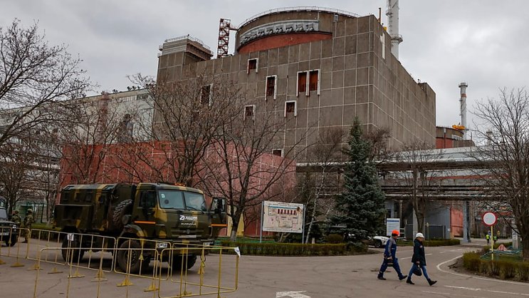La centrale nucléaire de Zaporijjia, contrôlée par l'armée russe depuis mars 2022, a été visée à plusieurs reprises par des tirs, faisant craindre une catastrophe (archives).