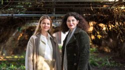 Le couple de «reverse mentoring» le plus connu de Suisse: Yaël Meier, fondatrice de Zeam et Tina Müller, directrice de Weleda, parlent de leurs expériences sur Linkedin.
