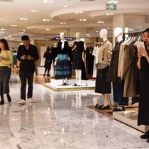 La déflation, appréciée des consommateurs, est considérée comme un phénomène dangereux pour l'économie car elle incite les ménages à reporter leurs achats dans l'espoir de prix encore plus bas. (archive)