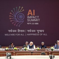 Des dizaines de délégations, venues du monde entier, se sont retrouvées cette semaine à New Delhi pour discuter notamment de la manière d'encadrer l'IA.