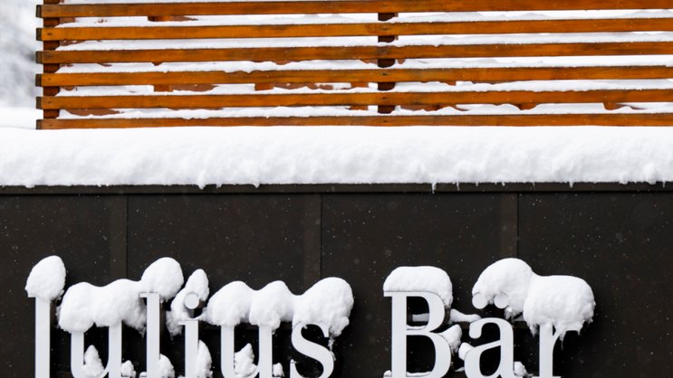 De nouveaux amortissements sur crédits privés sont venus refroidir la rentabilité du géant zurichois de la gestion de fortune. (archive)