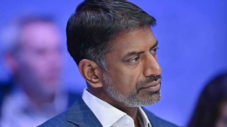 Le patron de Novartis Vasant Narasimhan a vu sa rémunération totale fondre de près d'un quart, à 8,5 millions de francs (archives).