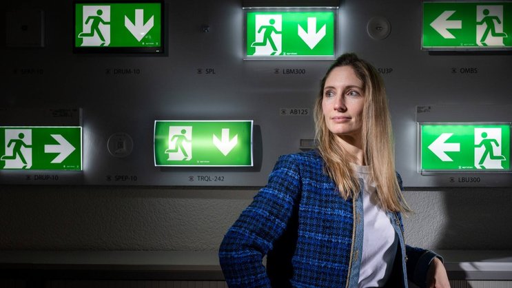 En 2015, Anne-Sophie Dunand-Blaesi a repris les rênes de la société Aprotec. Fondée par son grand-père, Eugène Blaesi, cette société s’est imposée sur le marché de l’éclairage de secours et de sécurité. Elle emploie aujourd’hui plus de 80 personnes.