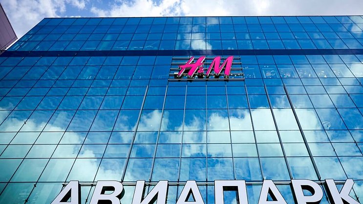H&M a enregistré jeudi une chute de 89% de son bénéfice net au troisième trimestre, plombé par une provision liée à son désengagement progressif de Russie après l'invasion de l'Ukraine. (archives)