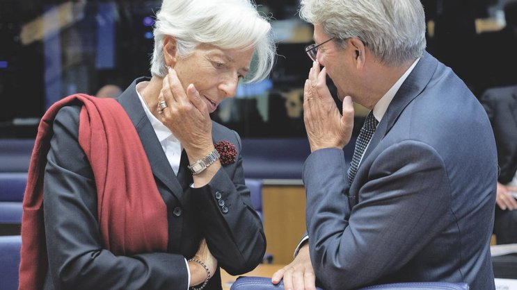 Christine Lagarde, présidente de la BCE, et Paolo Gentiloni, commissaire européen à l’Economie, le 3 octobre dernier lors d’une réunion de l’Eurogroupe au Luxembourg pour discuter de la situation macroéconomique en zone euro. La monnaie européenne a atteint son niveau le plus bas depuis vingt ans.