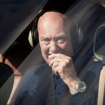 Contraint de se retirer de ses fonctions opérationnelles chez LVMH en 2018 pour raisons de santé, à l’âge de 68 ans, Jean-Claude Biver crée peu après, à la surprise générale, une marque horlogère éponyme en collaboration avec son fils.