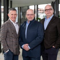 De gauche à droite: Samir Chercher, Eric Maire et Alexandre Pahud, les trois cofondateurs du Swiss Governance Hub.