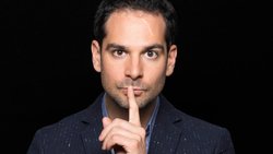 Mentaliste,  Rémi Larrousse anime des conférences, ateliers et formations dans les entreprises.