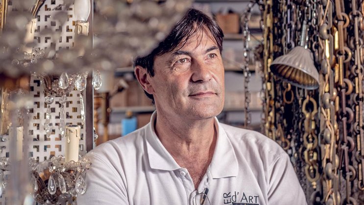 En 2013, Jacky Riesen reprend l'Atelier d'Art et se lance dans l'indépendance.