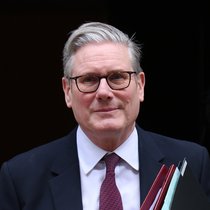 Le Premier ministre britannique  Keir Starmer a donné l'ordre à son pays d'arraisonner la flotte fantôme russe qui passera par ses eaux territoriales.