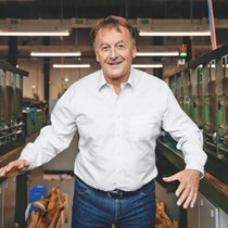 CEO et fondateur d’Acrotec, François Billig souhaite appliquer un modèle fédéraliste à son groupe, qui réunit aujourd’hui une trentaine d’entreprises et 2400 collaborateurs.