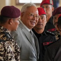 L'ex-Premier ministre malaysien Najib Razak restera en prison.