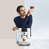 Avec ses contrats publicitaires, Federer gagne plus d'argent qu'il n'en gagnait dans le sport.