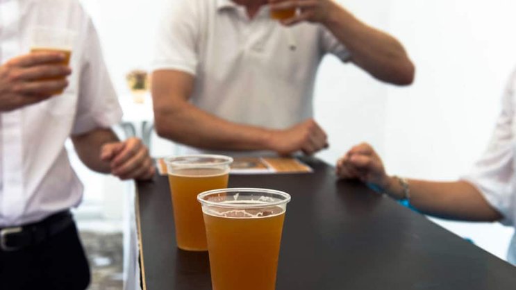 Entre 2024 et 2025, la production totale de toutes les brasseries suisses a baissé de 1,9% pour atteindre 3,69 millions d'hectolitres. (archive)