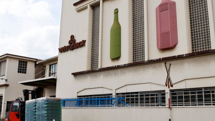 Vetropack à St-Prex (VD), qui a fermé en juin 2024, était la dernière usine suisse à fabriquer des bouteilles en verre (archives).
