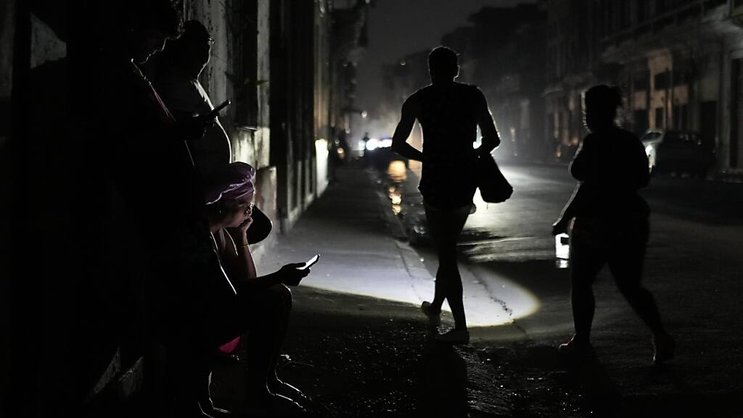 La grande majorité des 9,7 millions de Cubains s'apprêtaient à passer une deuxième nuit sans courant,