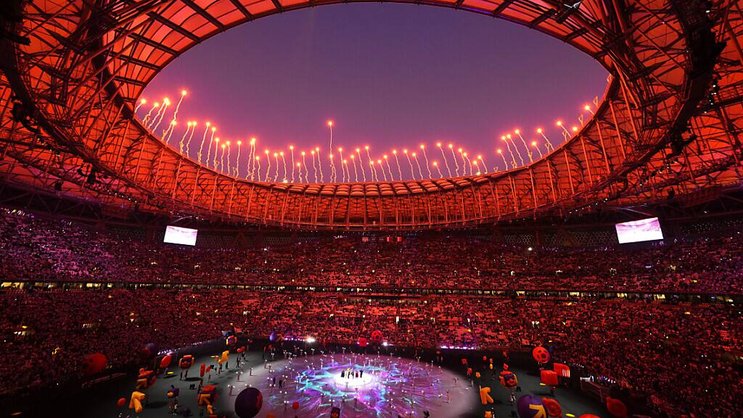 Un feu d'artifice illumine un stade au Qatar au terme de la Coupe du monde de football. (archives)
