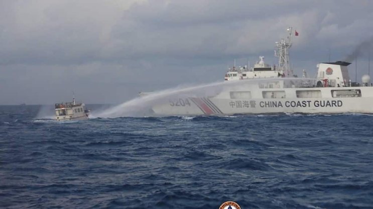 Un bateau philippin et un navire des garde-côtes chinois sont entrés en collision dimanche vers l'atoll Second Thomas dans les eaux des îles Spratleys, les deux pays se rejetant la responsabilité de l'incident.
