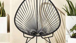 Grâce à son style minimaliste et à son confort, la chaise Acapulco, symbole de la culture mexicaine, s’est imposée comme un classique du design.