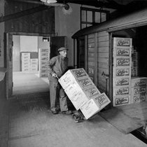 Fondée en 1819 par François-Louis Cailler, la marque homonyme (ici, une photo des années 1940 sur le site veveysan) a incité d’autres chocolatiers suisses à se lancer dans l’aventure industrielle: Philippe Suchard en 1826, Daniel Sprüngli en 1845, Jakob Tobler en 1869 et Johann Rudolf Lindt en 1879.