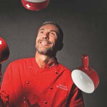 William Wyssmüller 
va bientôt produire un caquelon 100% suisse. 
«
Marre de manger la fondue dans des ustensiles made in China!»