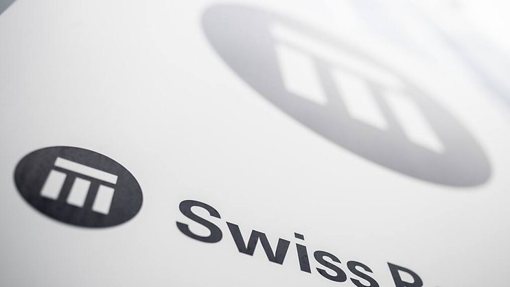 Swiss Re vise en 2025 un bénéfice net supérieur à 4,4 milliards de dollars. Sur les trois prochaines années, le dividende par action doit croître de 7% (archives).
