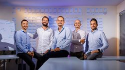 L’équipe de Sway Finance (au centre, le CEO Philippe Nicolet) propose une plateforme qui permet d’automatiser la récolte des transactions effectuées sur les comptes bancaires des entreprises.