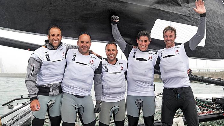 Pour Nils Frei (à d.), double vainqueur de la Coupe de l’America avec Alinghi, le feed-back est essentiel dans une équipe de sportifs.