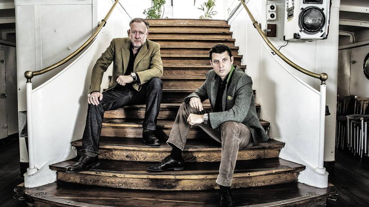 Martin Frei, artiste zurichois et designer attitré d’Urwerk, et Felix Baumgartner (à dr.) ont fait le choix de rester exclusifs.