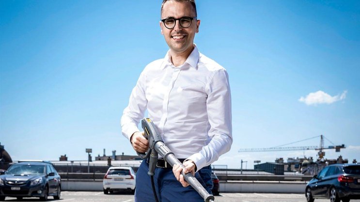 Marcin Pietrzyk traque les failles dans les lignes de production et conçoit des outils pour lutter contre le blanchiment d’argent.
