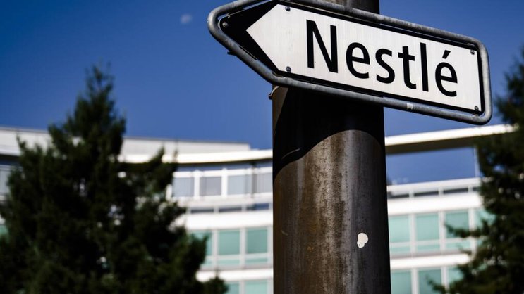 La multinationale romande Nestlé procède à un rappel de certains lots des marques de lait infantile BEBA et Alfamino en Suisse. (archive)