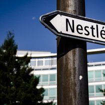 L'ONG Public Eye a de nouveau dénoncé Nestlé pour l'ajout de sucre dans les aliments pour bébé. (archive)