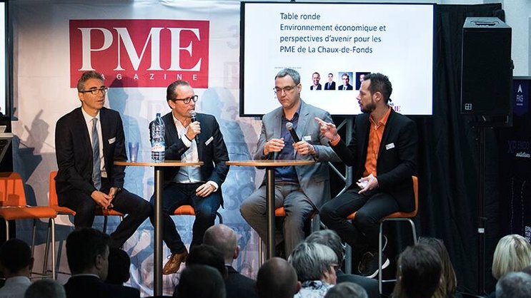 Les intervenants de la table ronde (de g. à d.): Yanik Tardy, COO de Coat-X, Olivier Collet, CEO de FKG Dentaire, Philippe Emmanuel Grize, directeur HE-Arc Ingénierie et Sandy Wetzel, directeur de Microcity